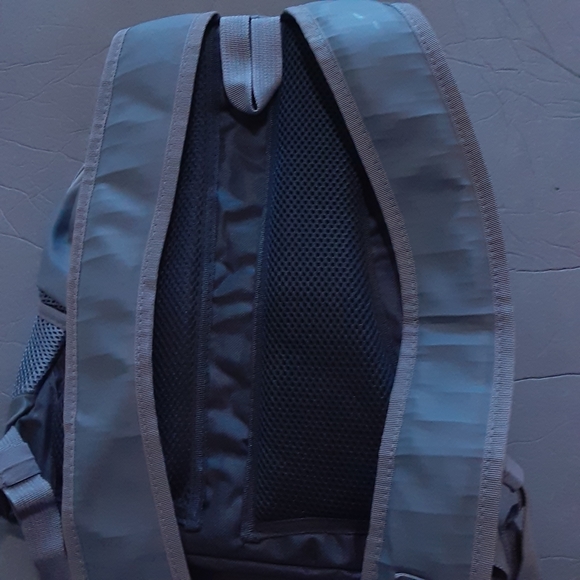 CLASSIC Fashion Collection Drawstring & Zipper Backpack - Picture 10 of 11